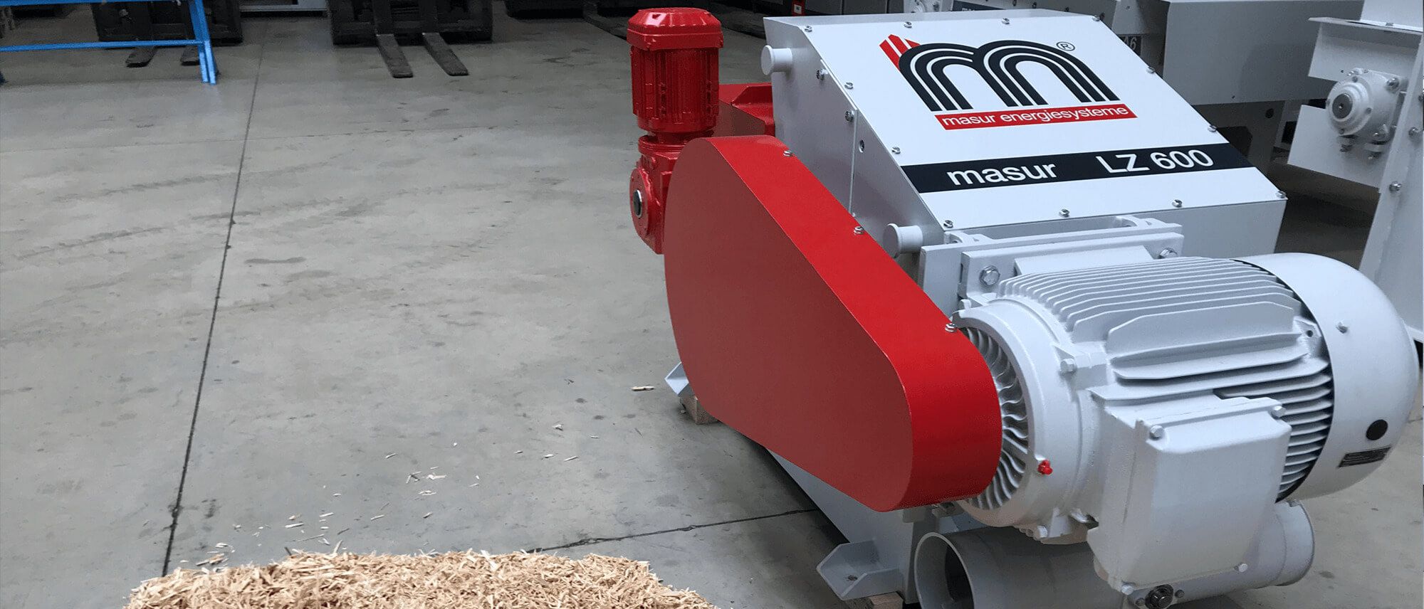 Masur Energiesystemes rusticus 8 machine system with red inlet pipe in an industrial hall